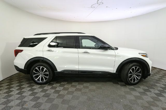 Used 2023 Ford Explorer ST-Line AWD/4WD image 14