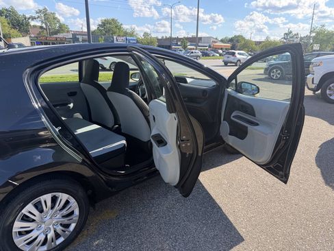 Used 2014 Toyota Prius C One FWD image 5