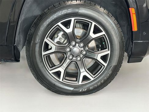 Used 2023 Jeep Wagoneer L Series III w/ Preferred Equipment Group AWD/4WD image 35