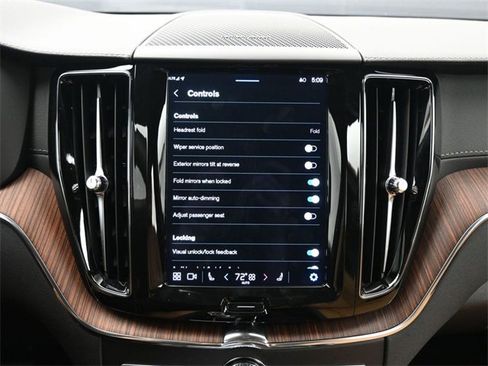 Used 2023 Volvo XC60 B5 Ultimate w/ Protection Package Premier image 17