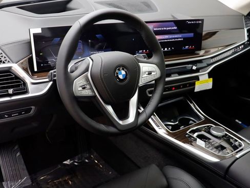 New 2026 BMW X7 xDrive40i w/ Premium Package AWD/4WD image 7