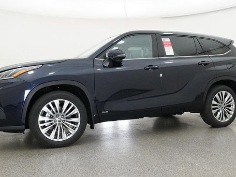New 2026 Toyota Highlander Platinum image 7