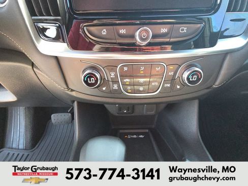 Used 2023 Chevrolet Traverse LT FWD image 23