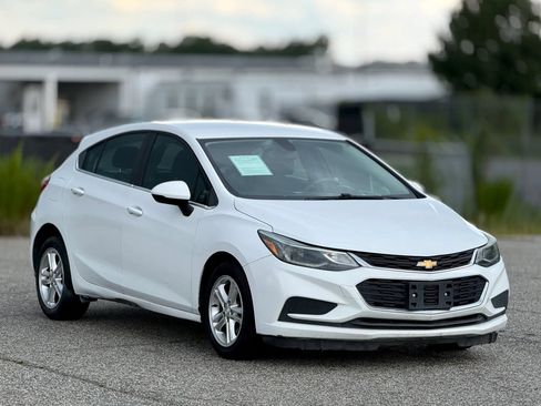 Used 2018 Chevrolet Cruze LT w/ Convenience Package FWD image 1
