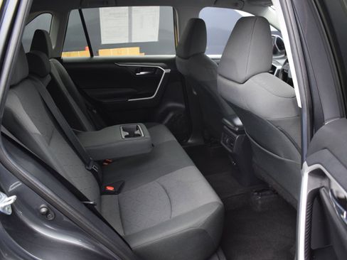 Used 2021 Toyota RAV4 XLE AWD/4WD image 11
