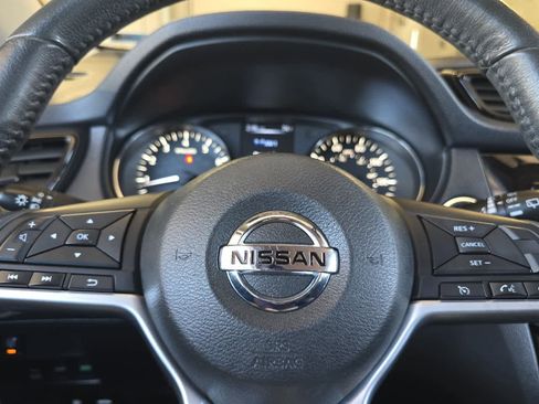 Used 2017 Nissan Rogue SV AWD/4WD image 23