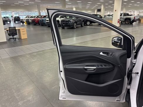 Used 2016 Ford Escape SE FWD image 19
