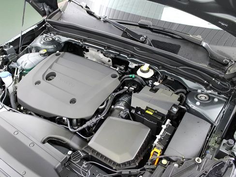 New 2026 Volvo XC40 B5 Ultra w/ Protection Package Premier image 28