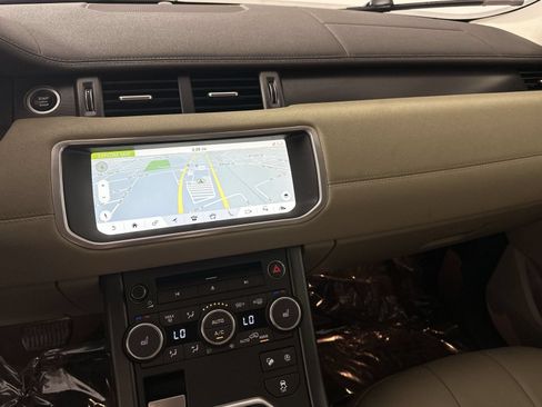 Used 2019 Land Rover Range Rover Evoque SE AWD/4WD image 21