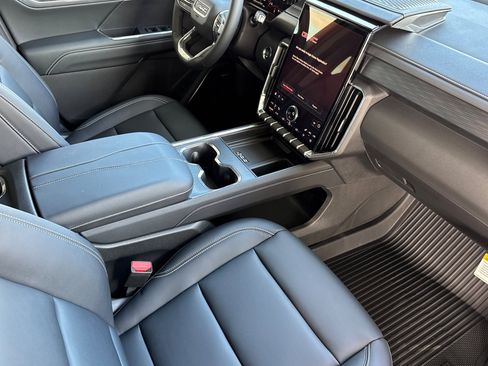 New 2026 GMC Acadia Elevation w/ Elevation Premium Package image 17