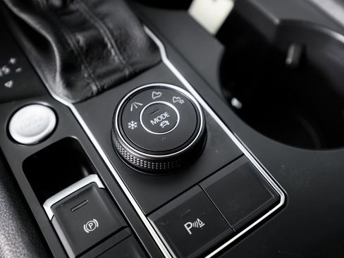 Used 2021 Volkswagen Atlas SE image 29