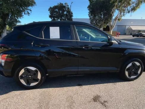 Certified 2025 Hyundai Kona SEL image 9