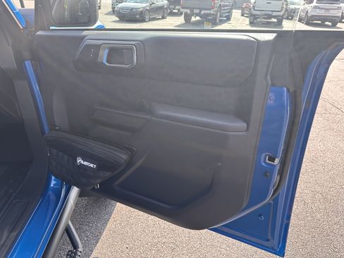 Certified 2025 Ford Bronco Badlands w/ Sasquatch Package AWD/4WD image 13