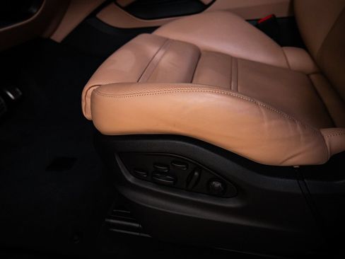 Certified 2024 Porsche Cayenne Turbo AWD/4WD image 14