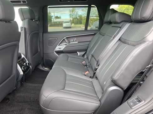 New 2025 Land Rover Range Rover Long Wheelbase SE image 10