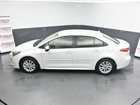 Used 2025 Toyota Corolla LE image 35