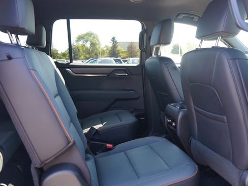 Used 2024 GMC Acadia AT4 w/ Luxury Package AWD/4WD image 12