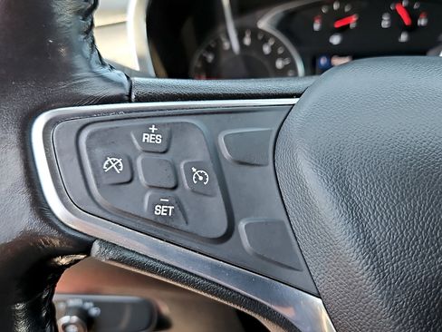 Used 2019 Chevrolet Equinox LT FWD image 21