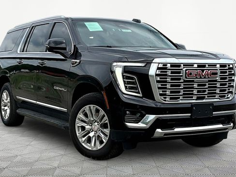Used 2025 GMC Yukon XL Denali AWD/4WD image 12