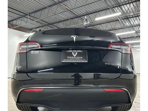 Used 2022 Tesla Model Y Long Range image 14