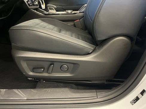 Used 2026 Mitsubishi Outlander LE FWD image 16