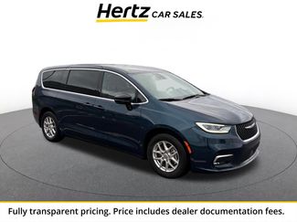 Used 2025 Chrysler Pacifica Select FWD video 1