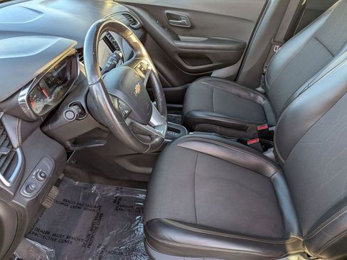 Used 2022 Chevrolet Trax LT w/ LT Convenience Package AWD/4WD image 17