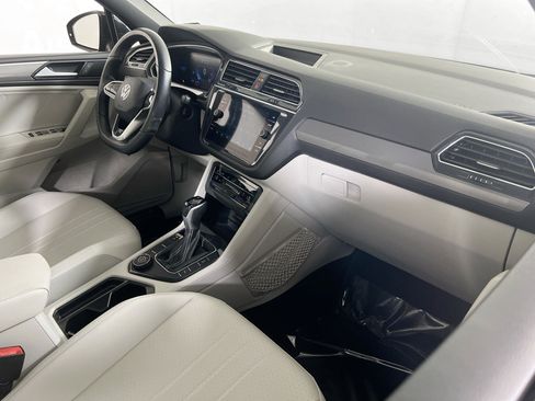 Used 2022 Volkswagen Tiguan SE R-Line image 28