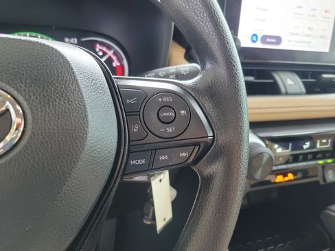 Used 2025 Toyota RAV4 LE FWD image 14