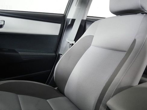 Used 2018 Toyota Corolla LE image 25