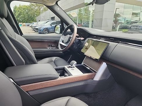 New 2026 Land Rover Range Rover Long Wheelbase SE AWD/4WD image 21