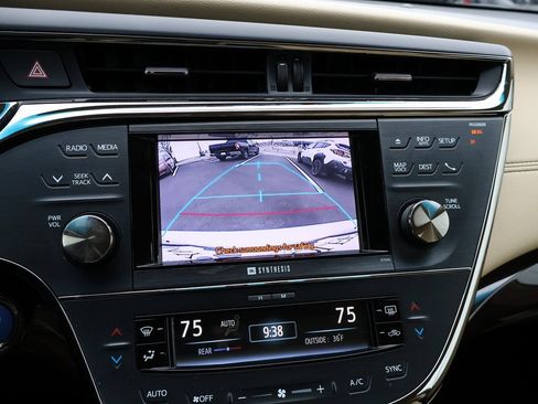 Used 2013 Toyota Avalon Limited image 21