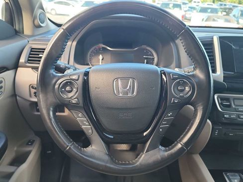 Used 2018 Honda Pilot Touring image 16