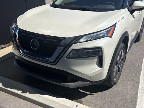 Used 2021 Nissan Rogue SV image 4