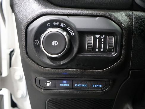 Used 2021 Jeep Wrangler Unlimited Sahara w/ Cold Weather Group image 41