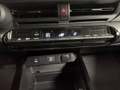 Used 2023 Toyota Prius LE AWD/4WD image 22