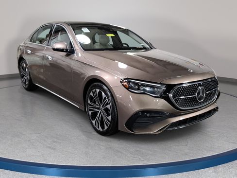 Used 2024 Mercedes-Benz E 350 4MATIC Sedan image 4