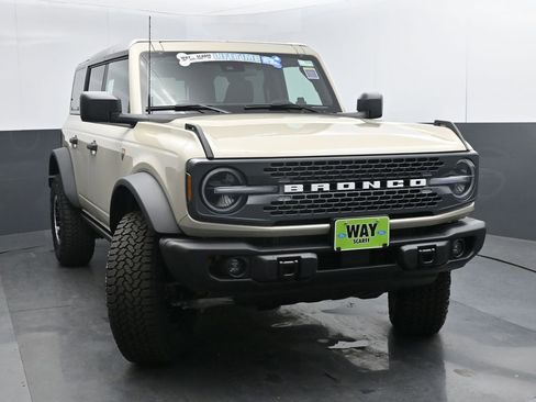 New 2026 Ford Bronco Badlands w/ Sasquatch Package AWD/4WD image 9
