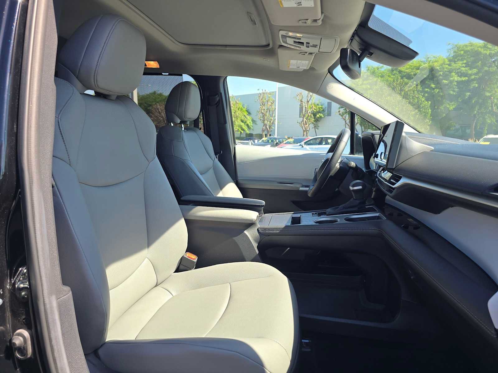 Certified 2026 Toyota Sienna XLE FWD image 10