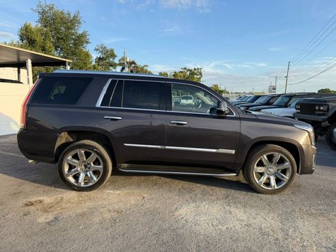Used 2017 Cadillac Escalade Luxury image 5
