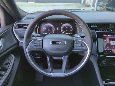 New 2025 Jeep Grand Cherokee L Altitude image 24