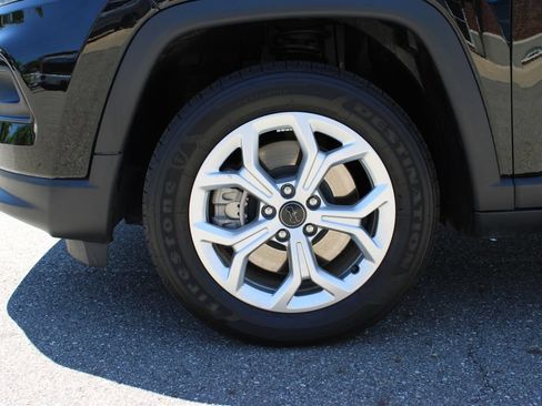 Used 2025 Jeep Compass Latitude AWD/4WD image 21