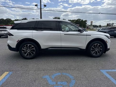 New 2026 Lincoln Nautilus Premier AWD/4WD image 3
