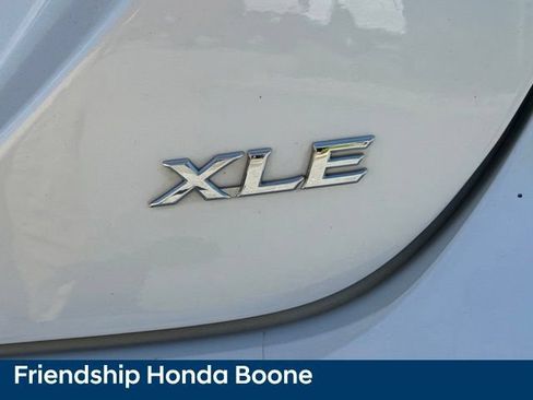 Used 2022 Toyota Camry XLE FWD image 12