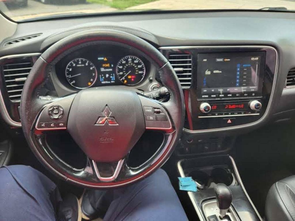 Used 2020 Mitsubishi Outlander SE AWD/4WD image 16