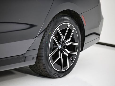 Used 2023 BMW 760i xDrive w/ Executive Package AWD/4WD image 14