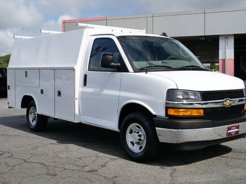 Used 2024 Chevrolet Express 3500 w/ Power Convenience Package RWD image 4
