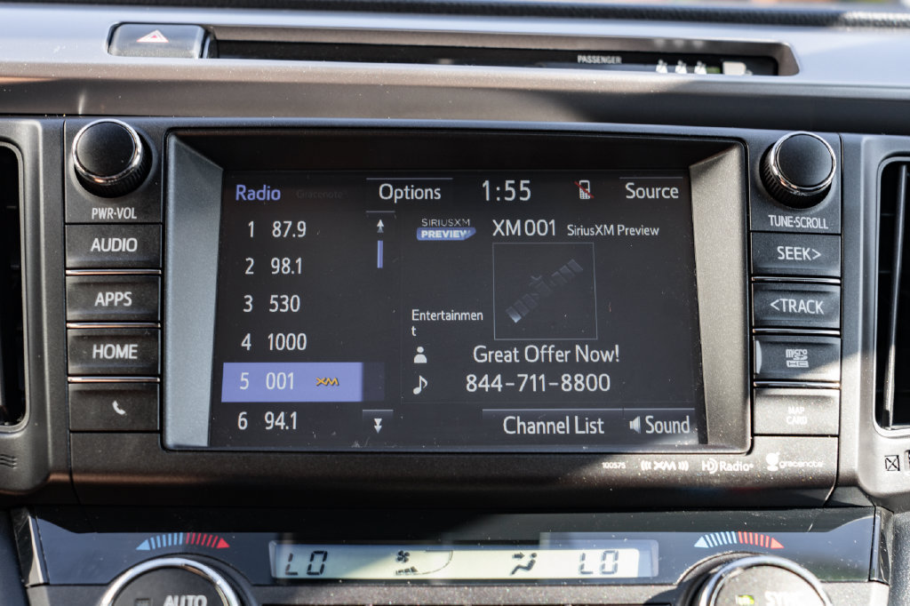 Used 2018 Toyota RAV4 XLE AWD/4WD image 16