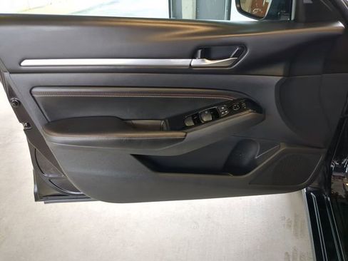 Used 2023 Nissan Altima 2.5 SR w/ SR Premium Package FWD image 12