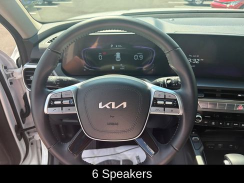 New 2025 Kia Telluride S FWD image 16